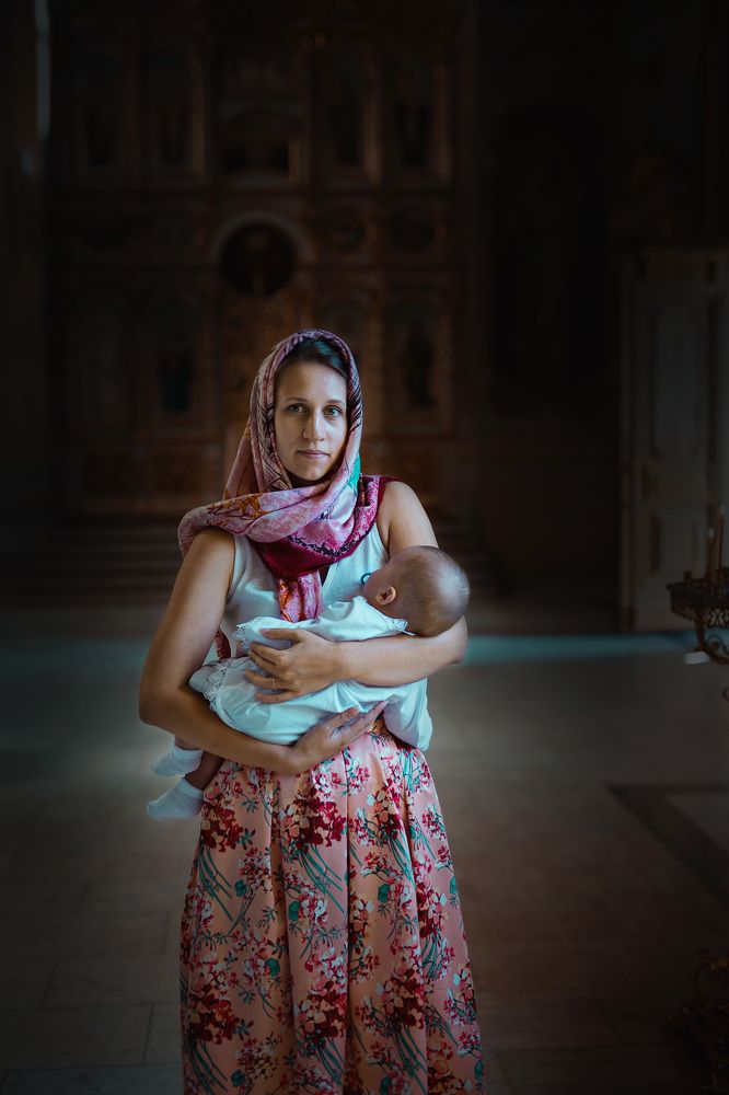 Таинство крещения ребенка.