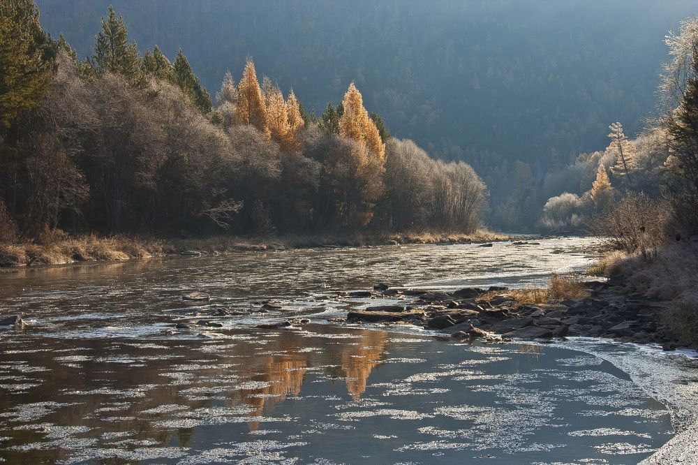 Первые заморозки, первая шуга на р. Голоустной.