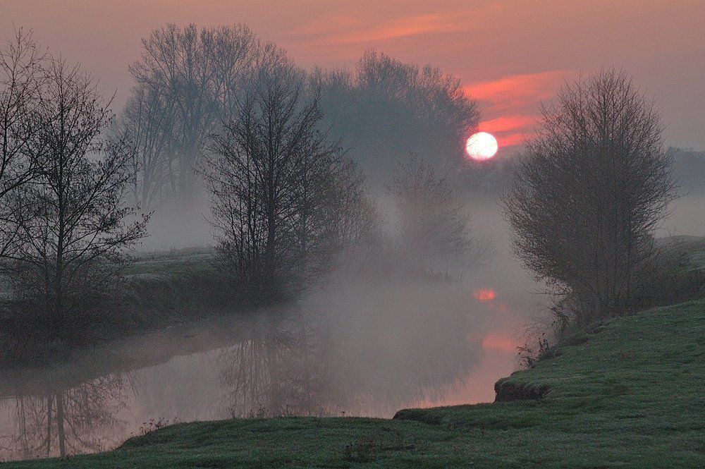 Утро реки....