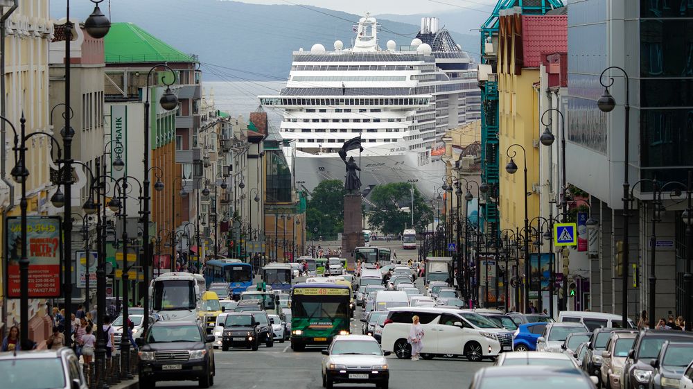 Пристроился