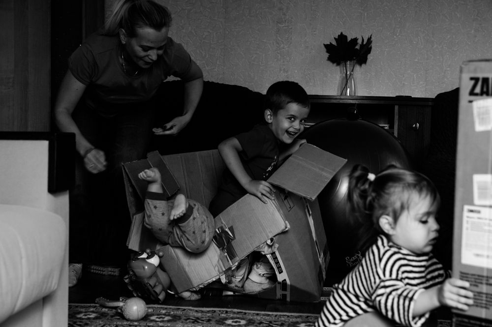 Детские забавы....кто не спрятался мы не виноваты