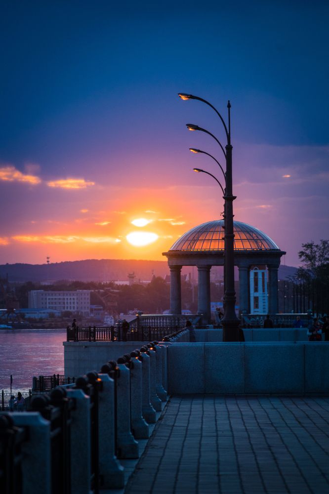 На набережной Амура