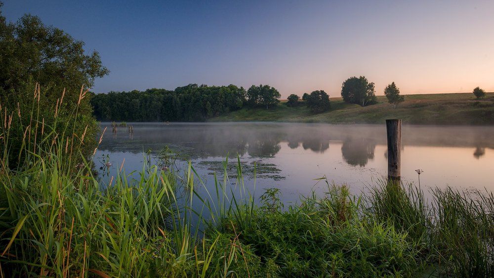 А над водой туман, как будто дым..