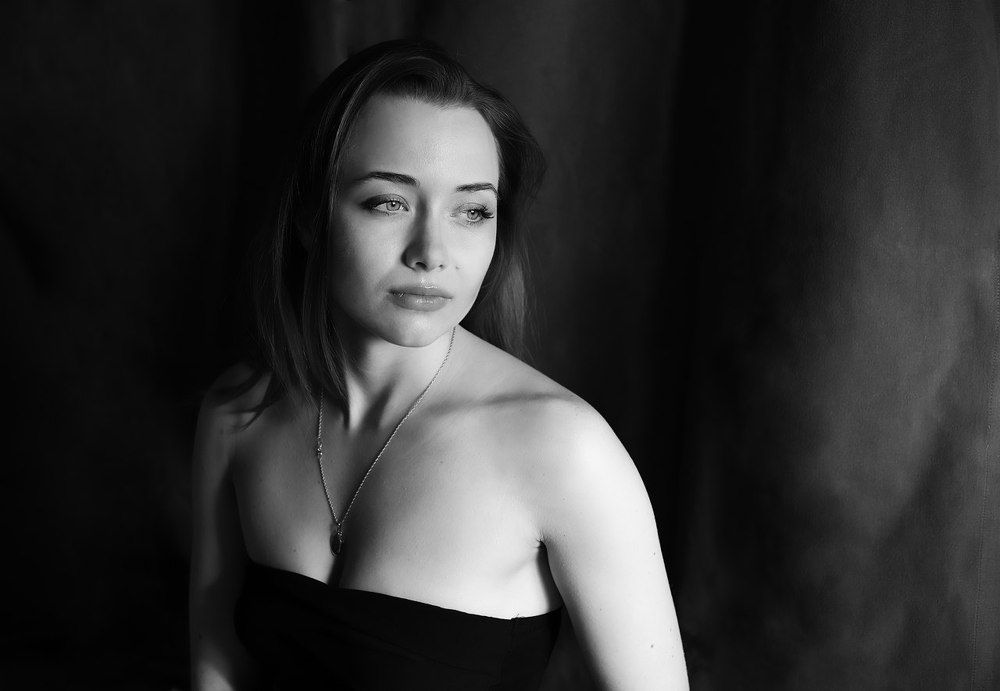 Женщина с глазамы цвета грусти