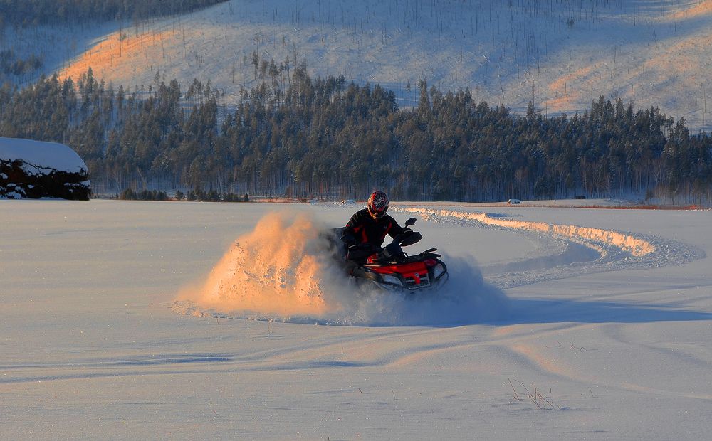 Взрыв снежной целины