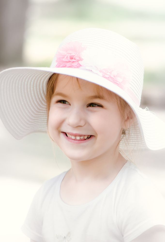 Девочка в шляпе