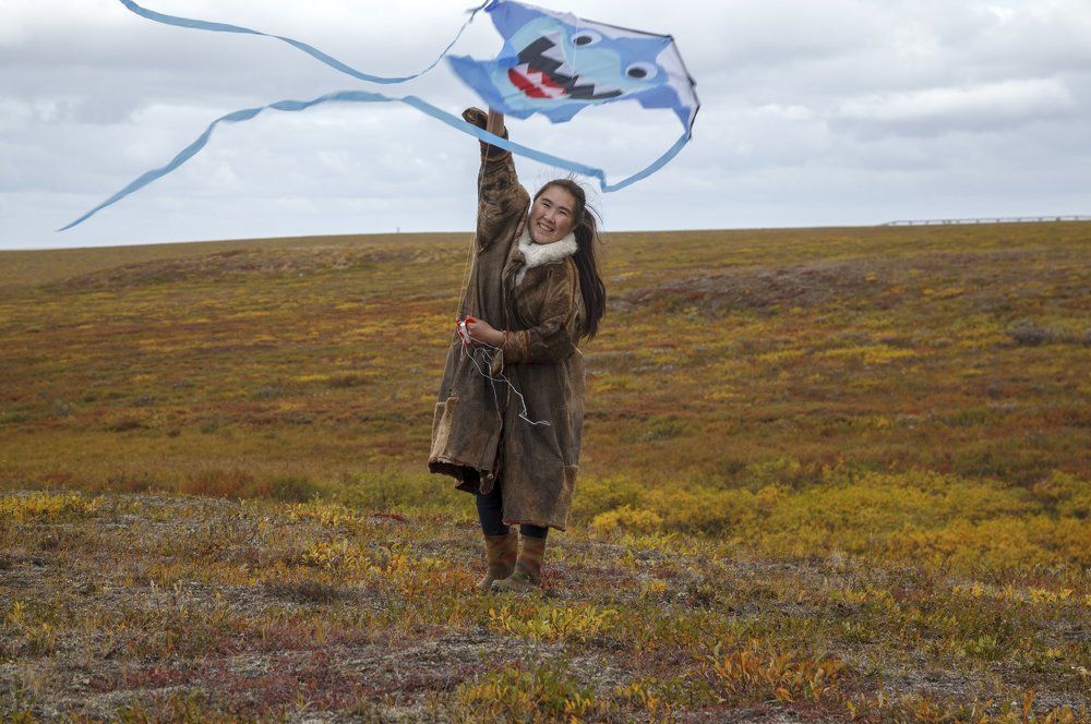 Запускаю на Ямале я с воздушным змеем