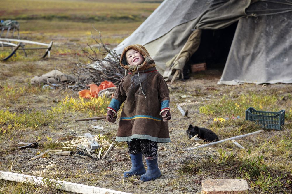 А в небе вертолет летит...