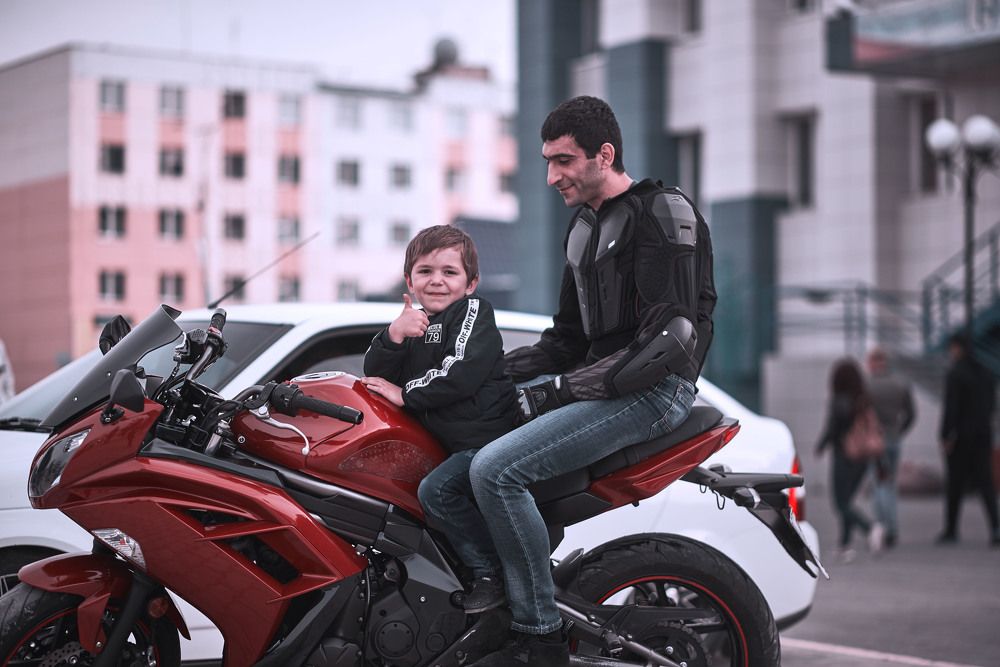 Юный участник Авто шоу