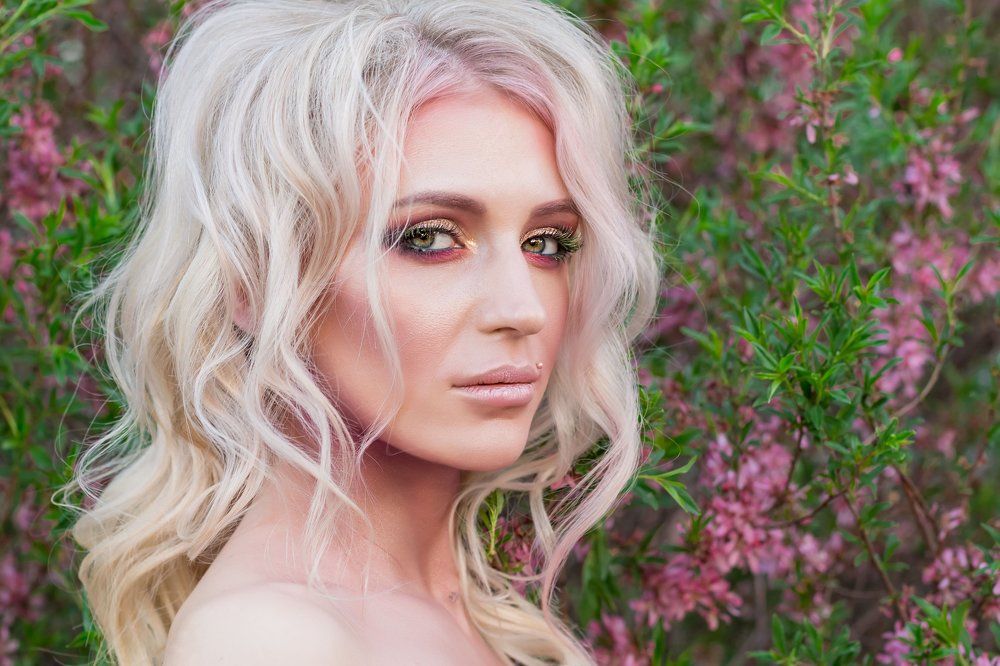 Во взгляде...