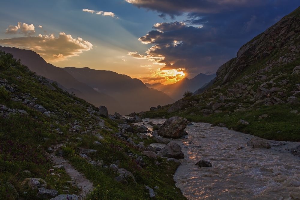 и в дымке золотой скрываются вершины...