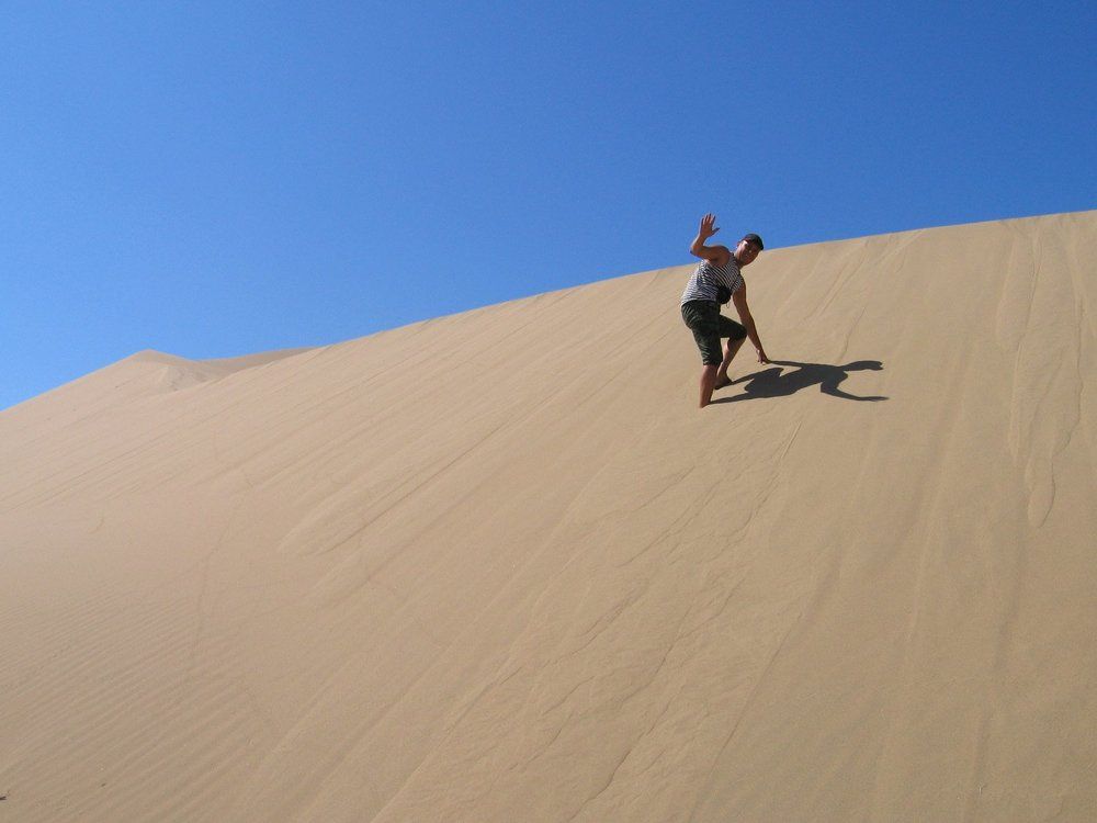 Привет участникам конкурса:) Поющий бархан. Казахстан.