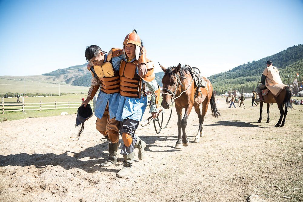 Поддержать друга