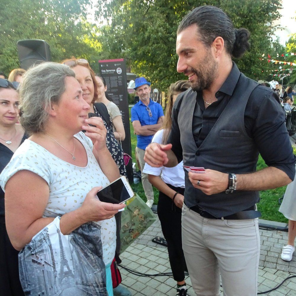 Артист и поклонники...