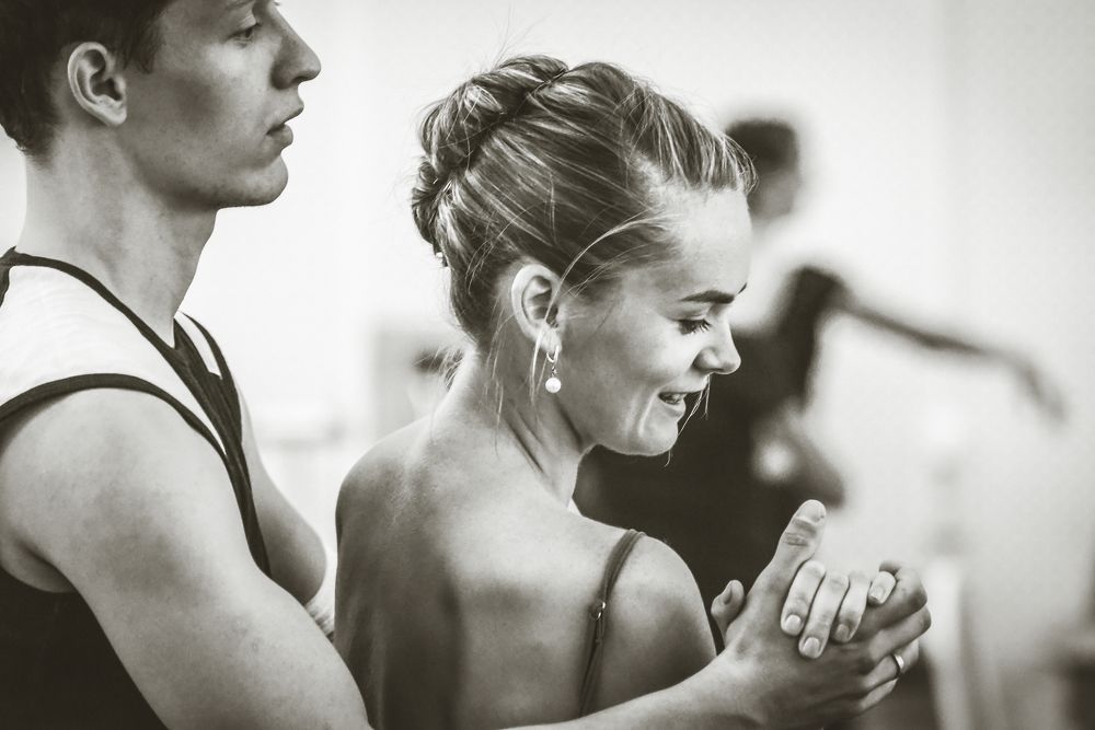 Обаяние, очарование, притягательная сила.