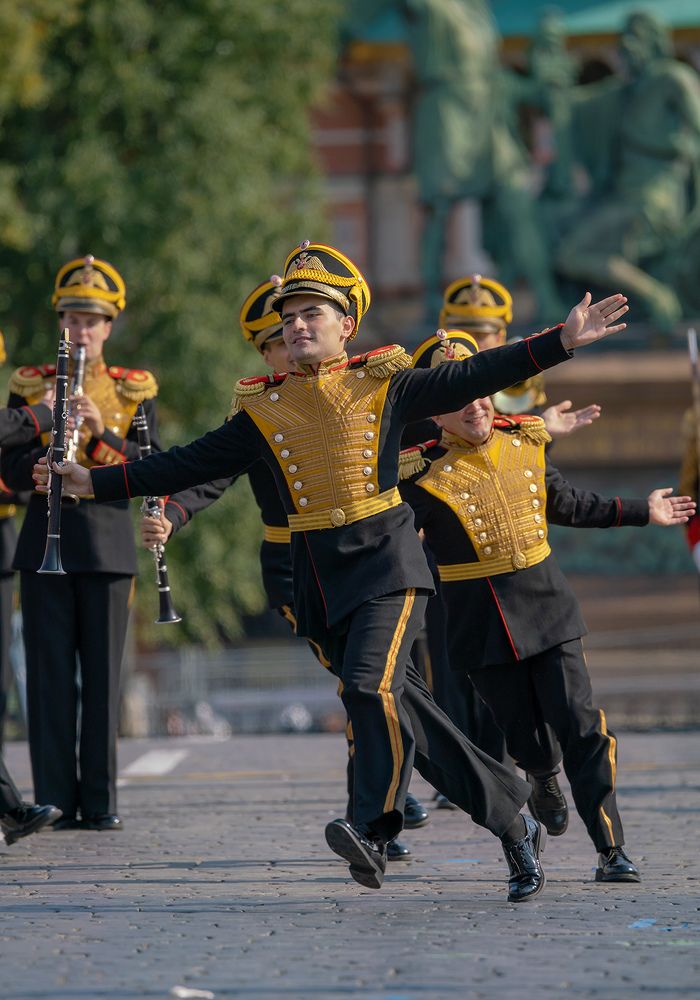 Танцуют все!