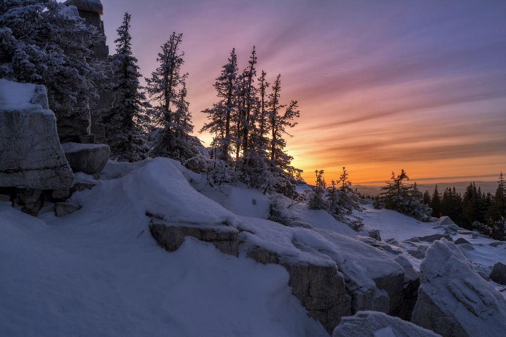 Последние лучи уходящего солнца