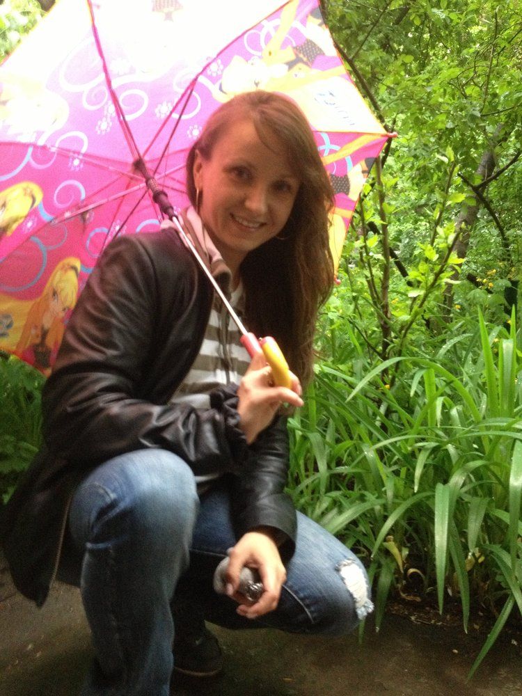 Под зонтом)