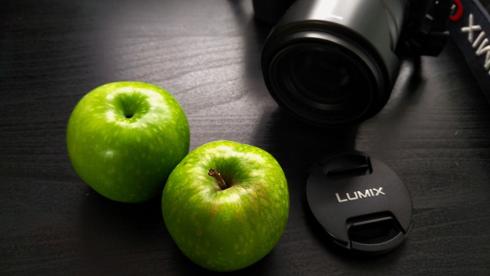Green Apples And A Camera !!!
