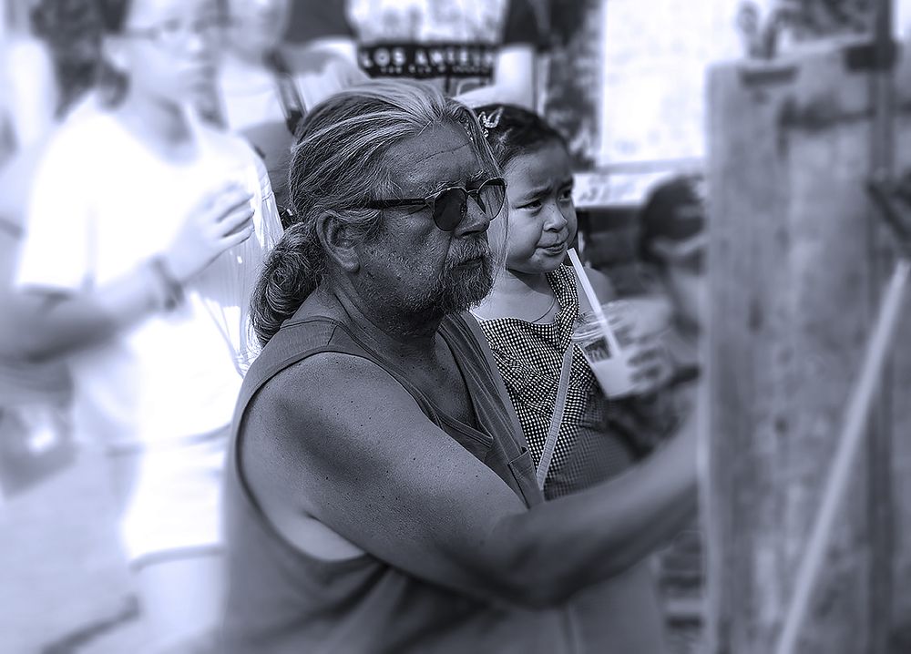 ты рисуй художник, а я посмотрю