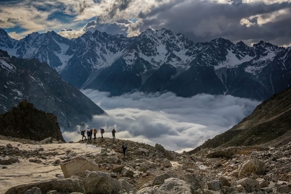 вспенилось море облаков...