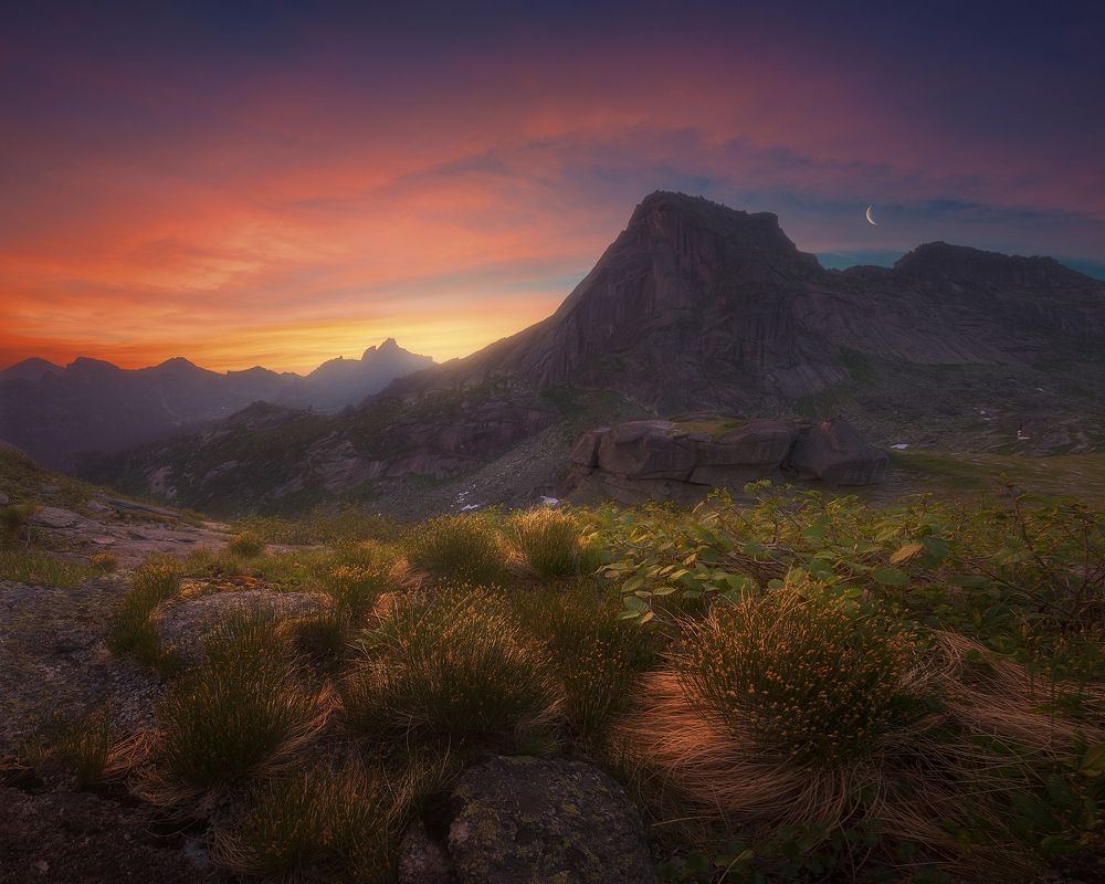 Заря над Спящим Саяном.