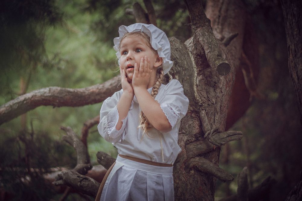 Варенька в лесу