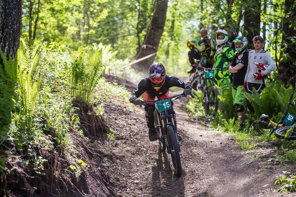 Downhill. скоростной спуск. Зрелищно и опасно