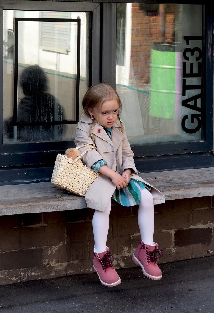 Уставшая девочка