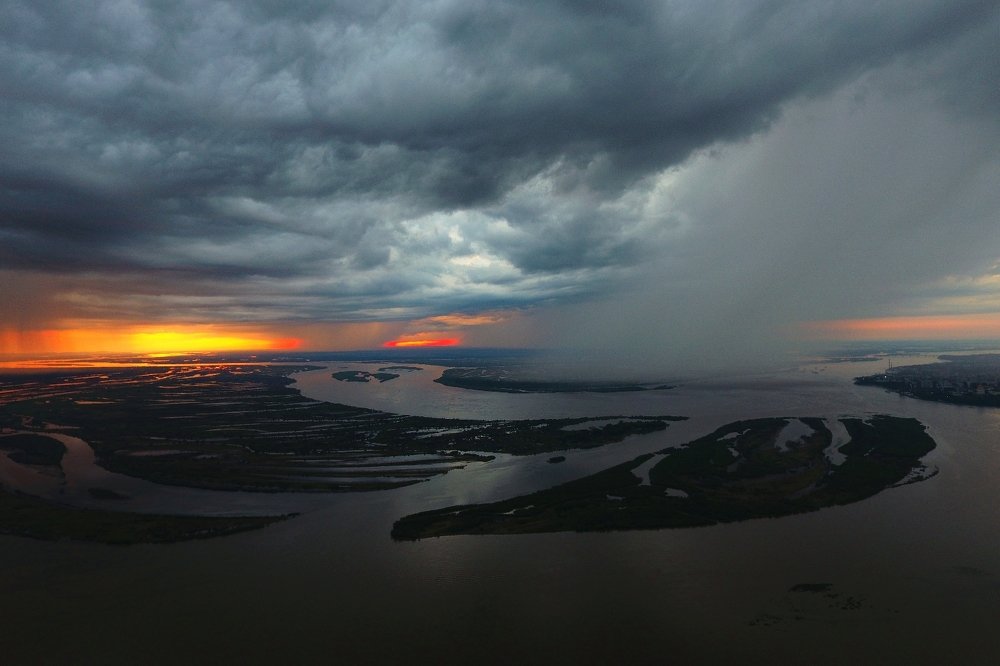 Дождь на закате. Rain at sunset.
