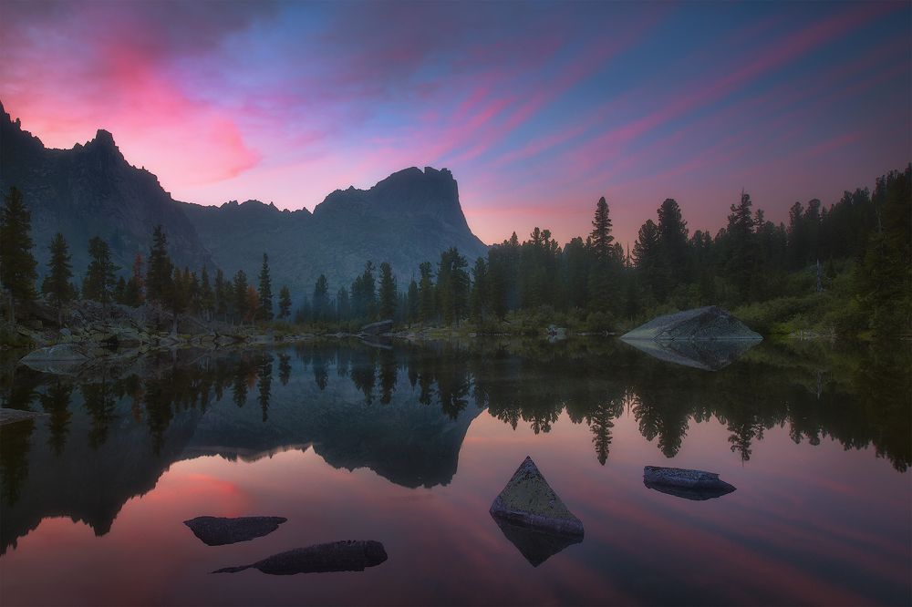 Розовый закат на озере Художников.