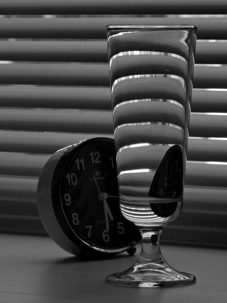 В королевстве кривых часов