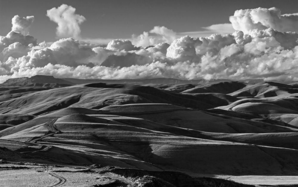 в переливах очертаний...