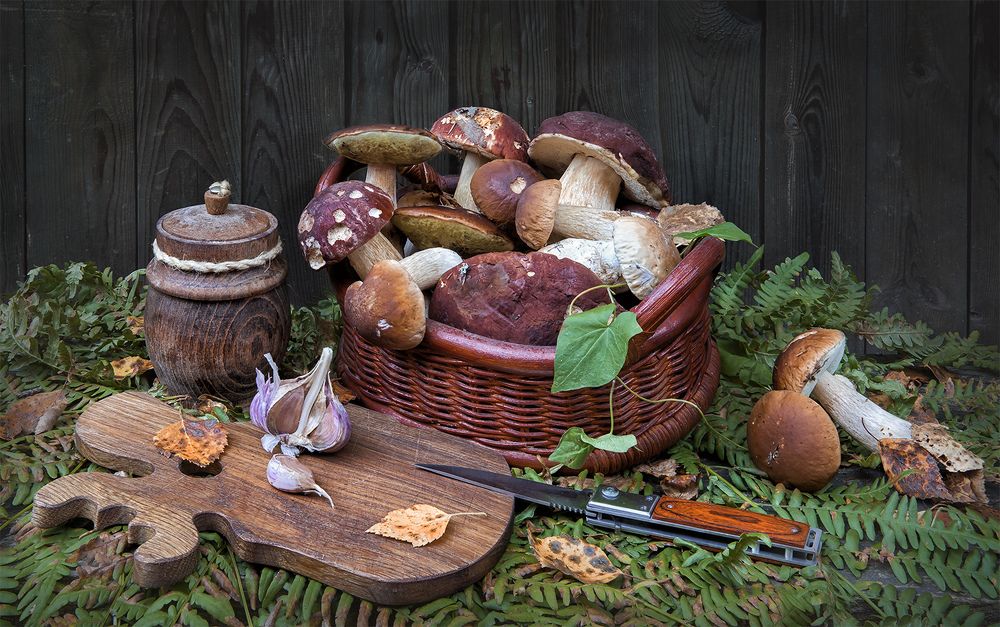 Натюрморт с боровиками