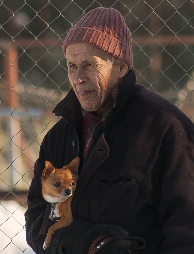 С собачкой.