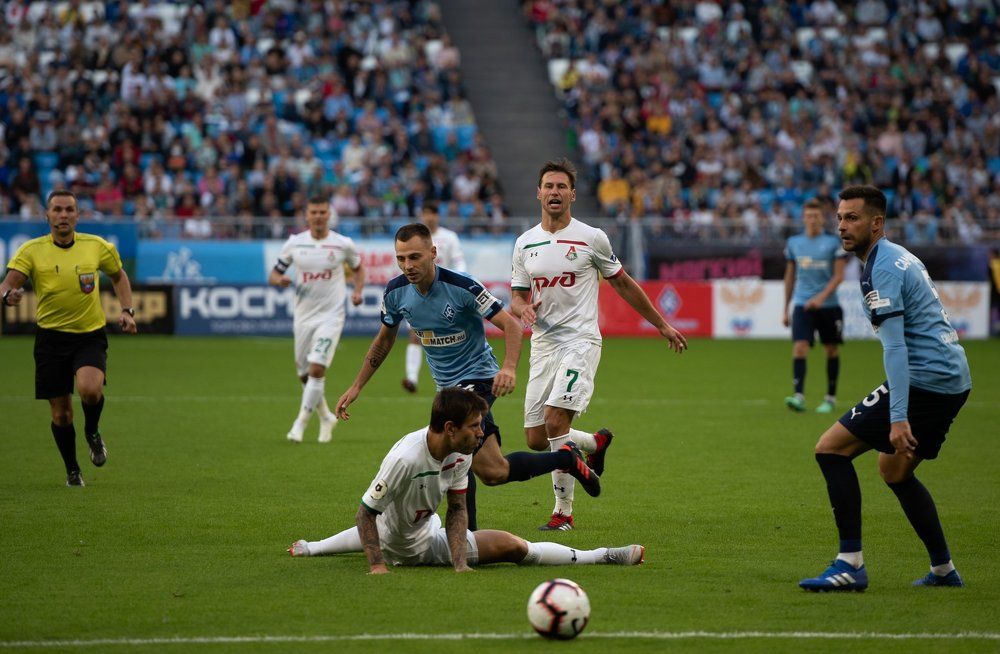 Смолов в шпагате