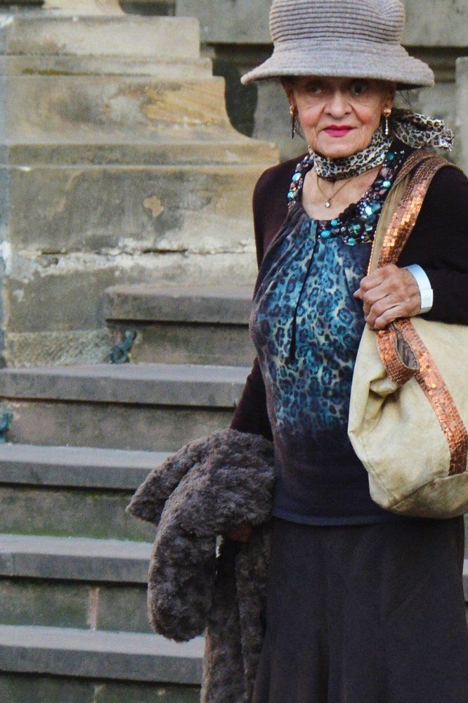 Покупательница книг... Customer of books