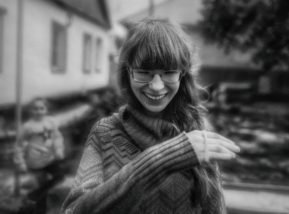 Стеснительная улыбка...