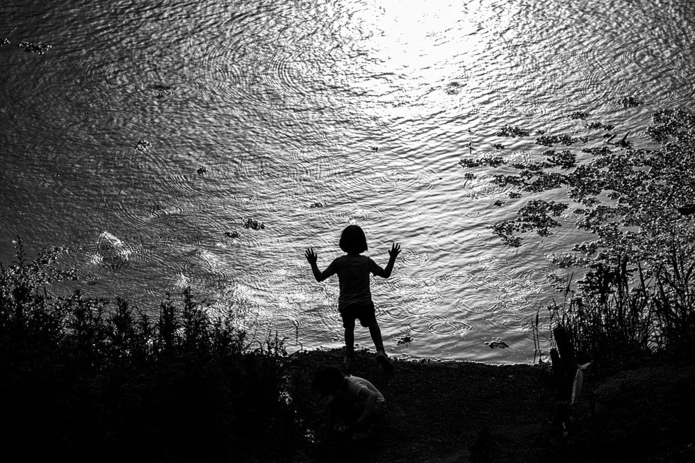 Достать до воды.