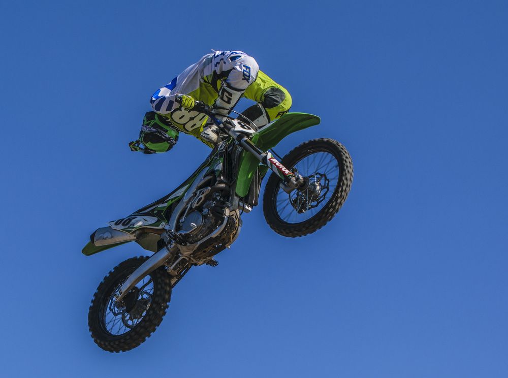 В воздухе Орехов