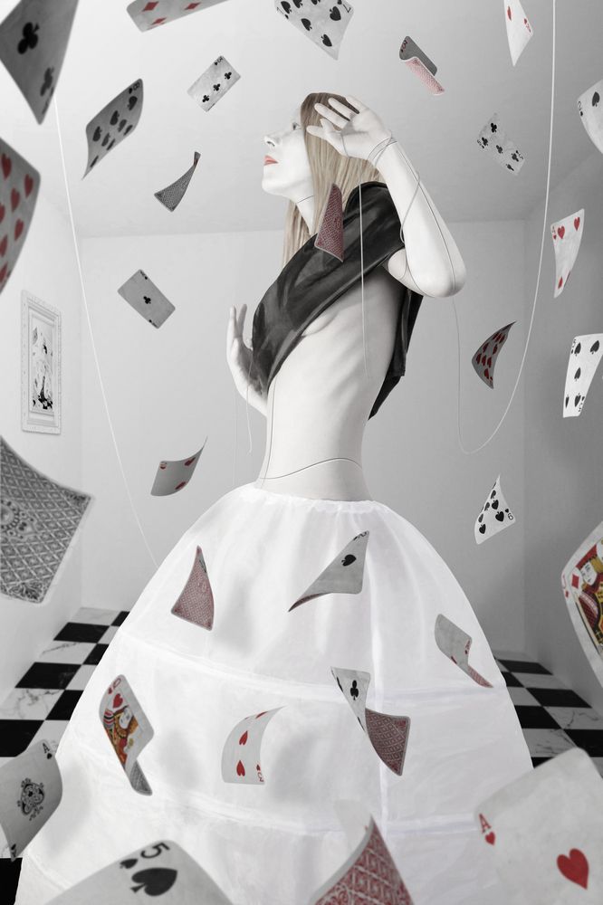 Alice, life is what you decide: into the vortex