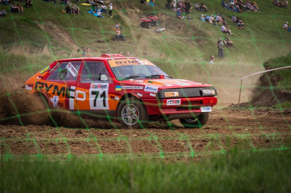 В повороте...