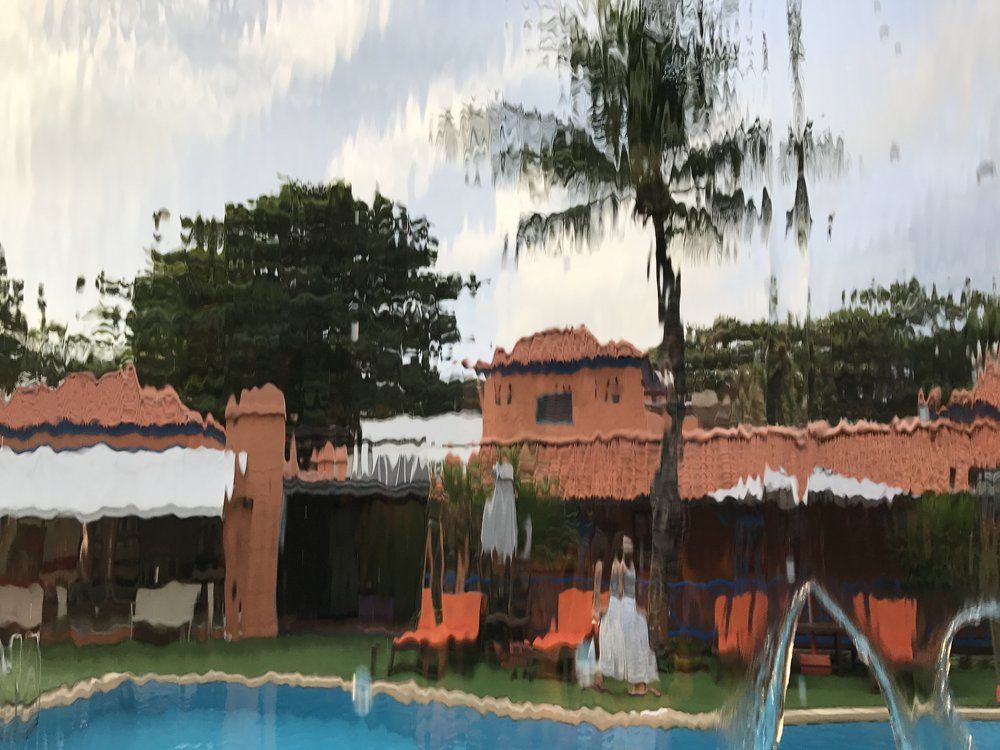 По мокрому.