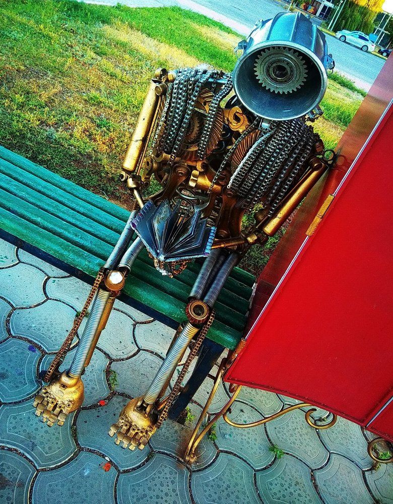 неумирающая книга в руках