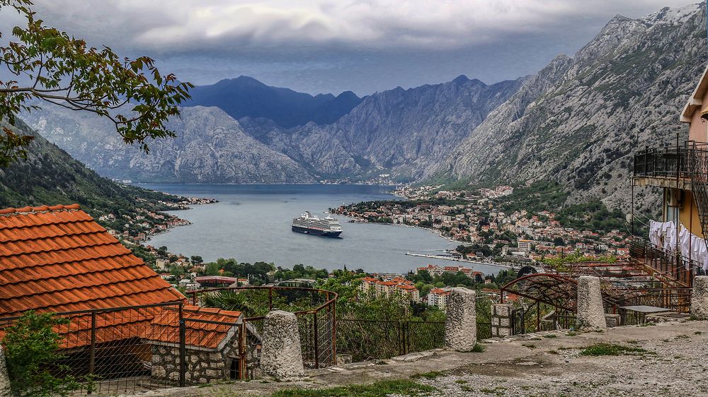 Между Небом и Морем