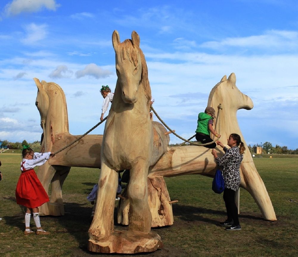 "Запрягу- ка я тройку коней!"