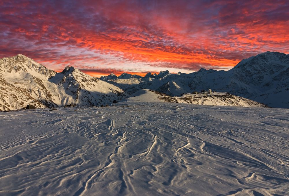 багряная вуаль заката...