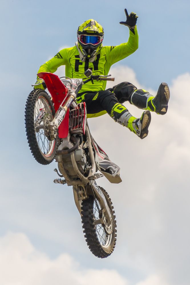 Воздушное приветствие.