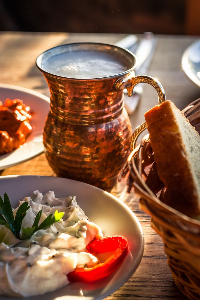 Натюрморт с айраном