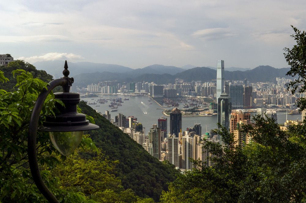 Вид на Гонконг и Коулун с пика Виктория